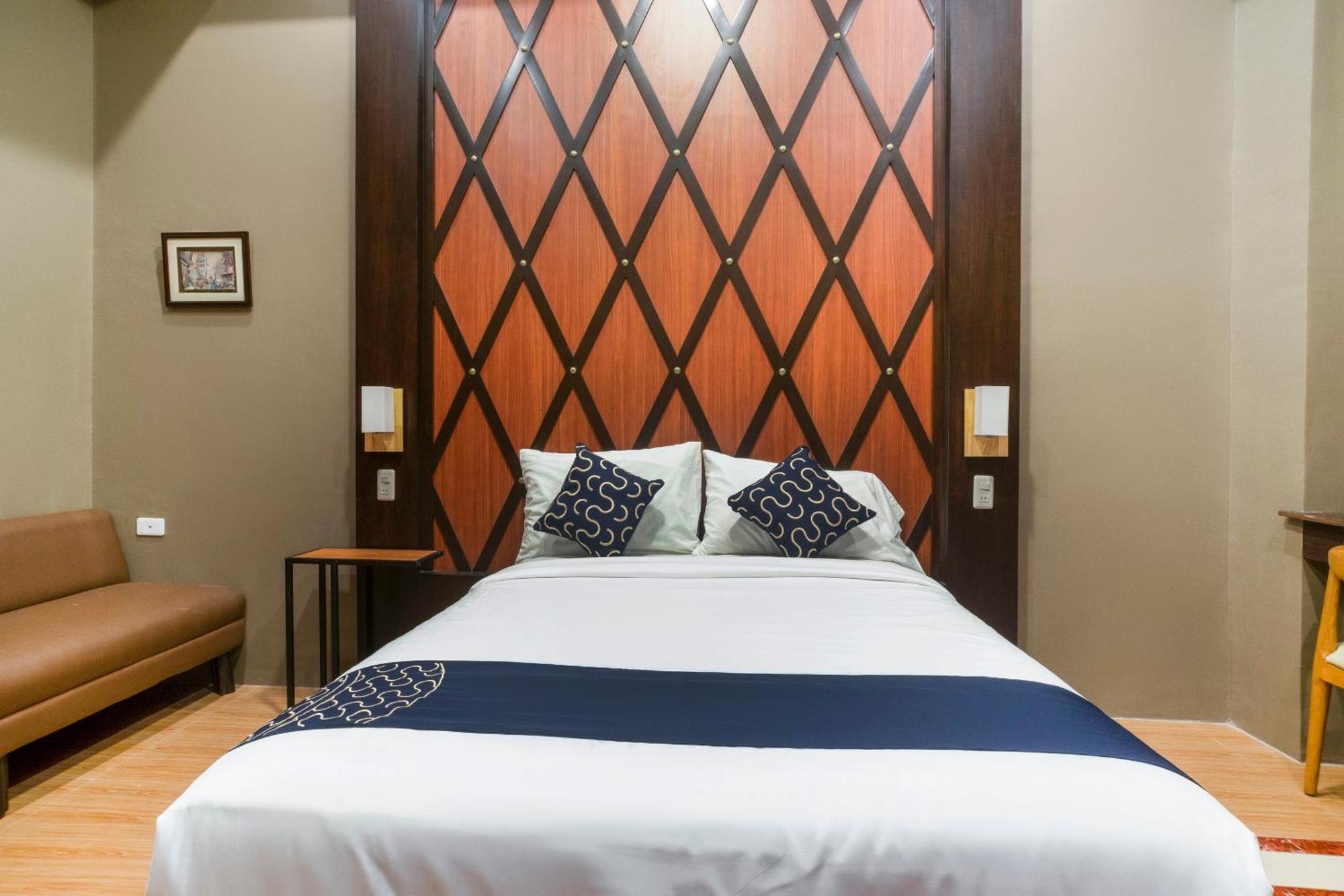 Capital O 460 World Palace 3*