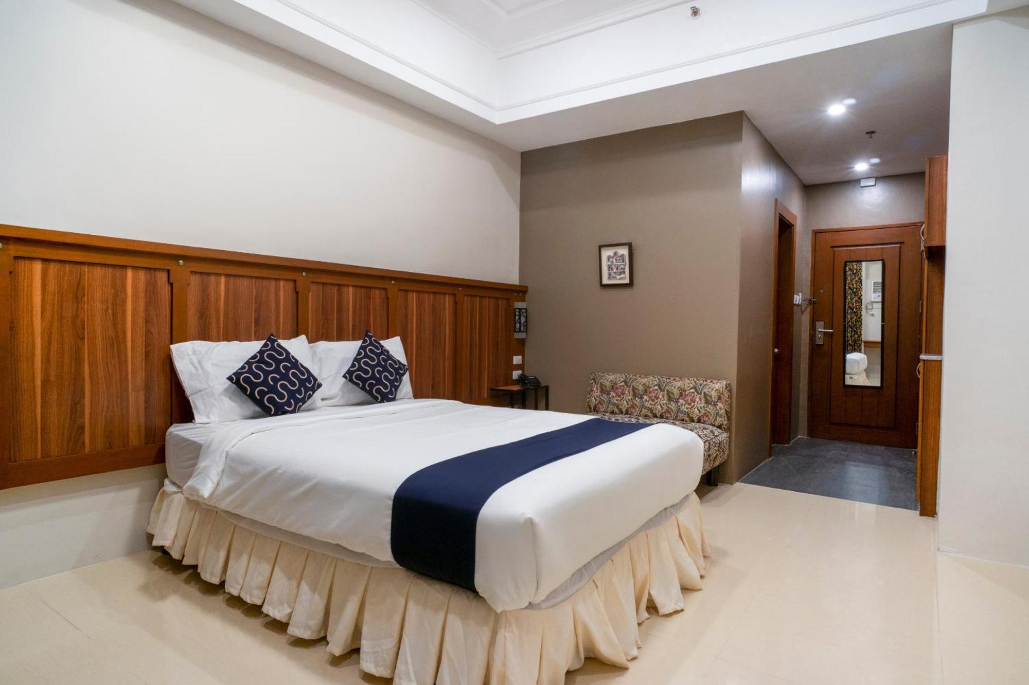 Capital O 460 World Palace