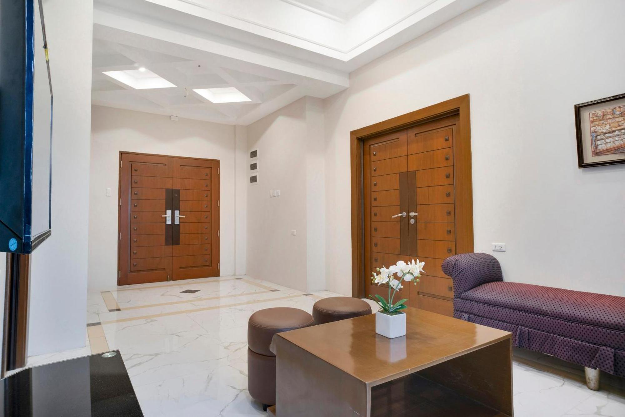 Capital O 460 World Palace 3*