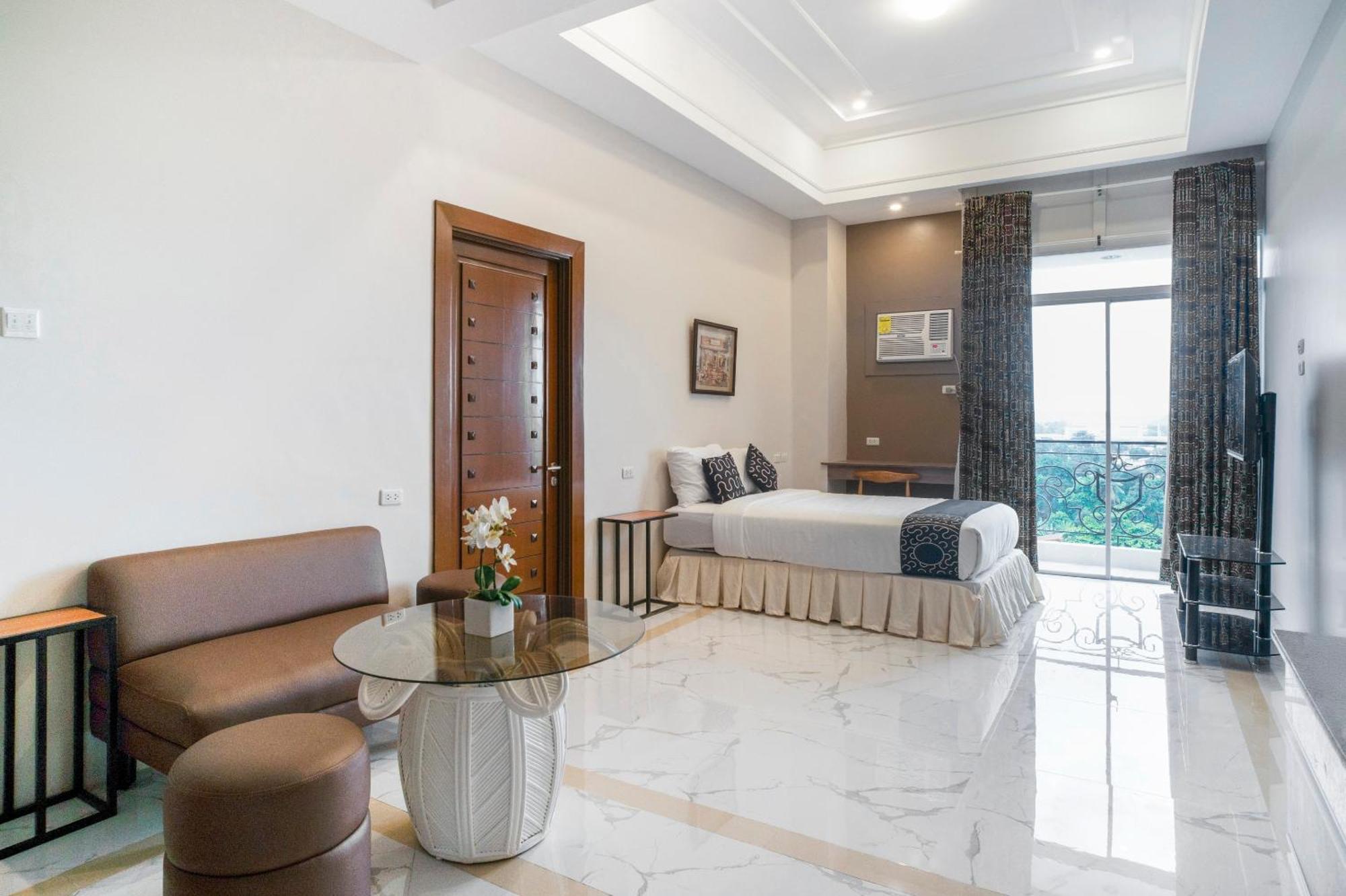 Hotel Capital O 460 World Palace