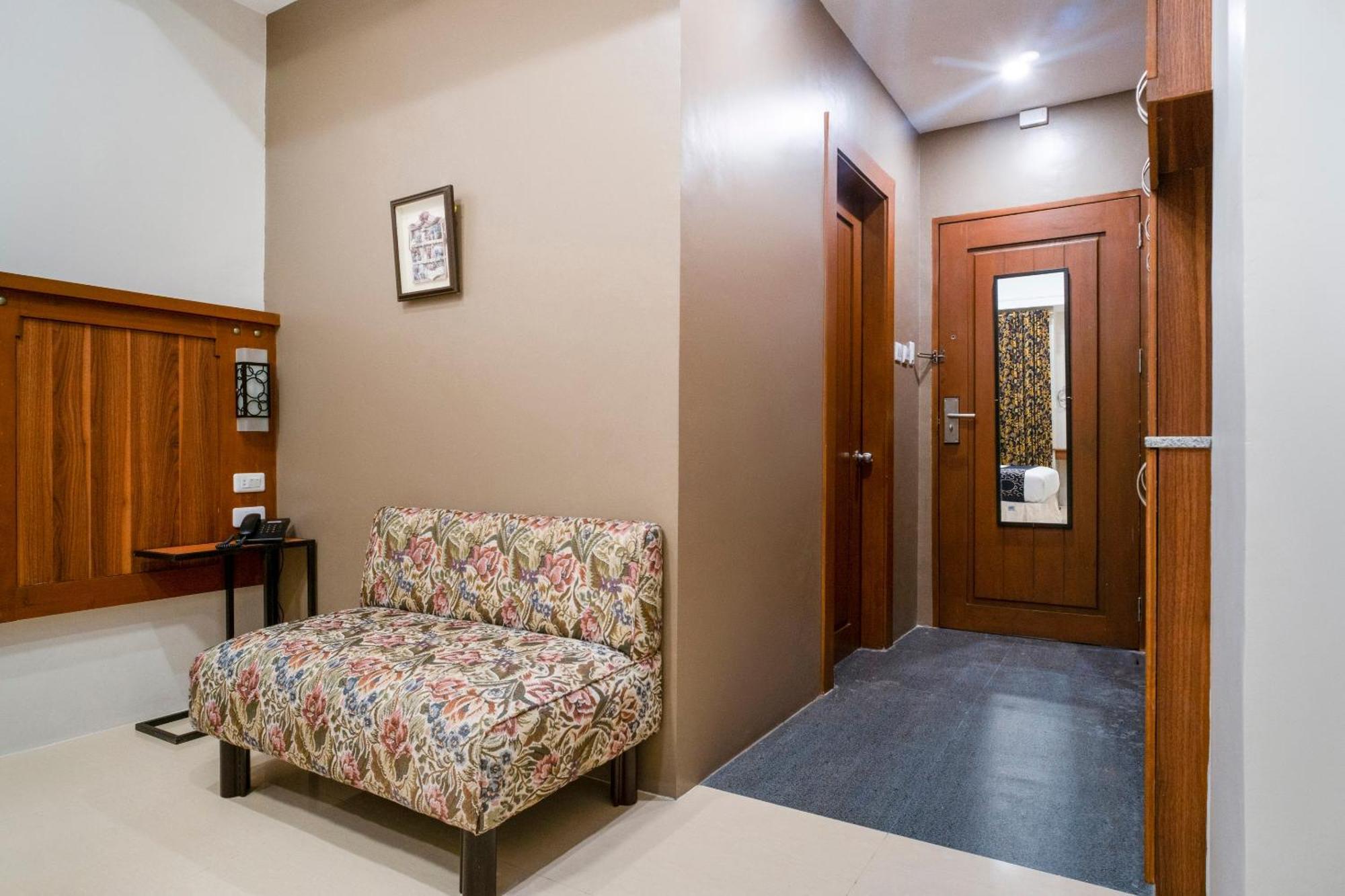 Capital O 460 World Palace 3*