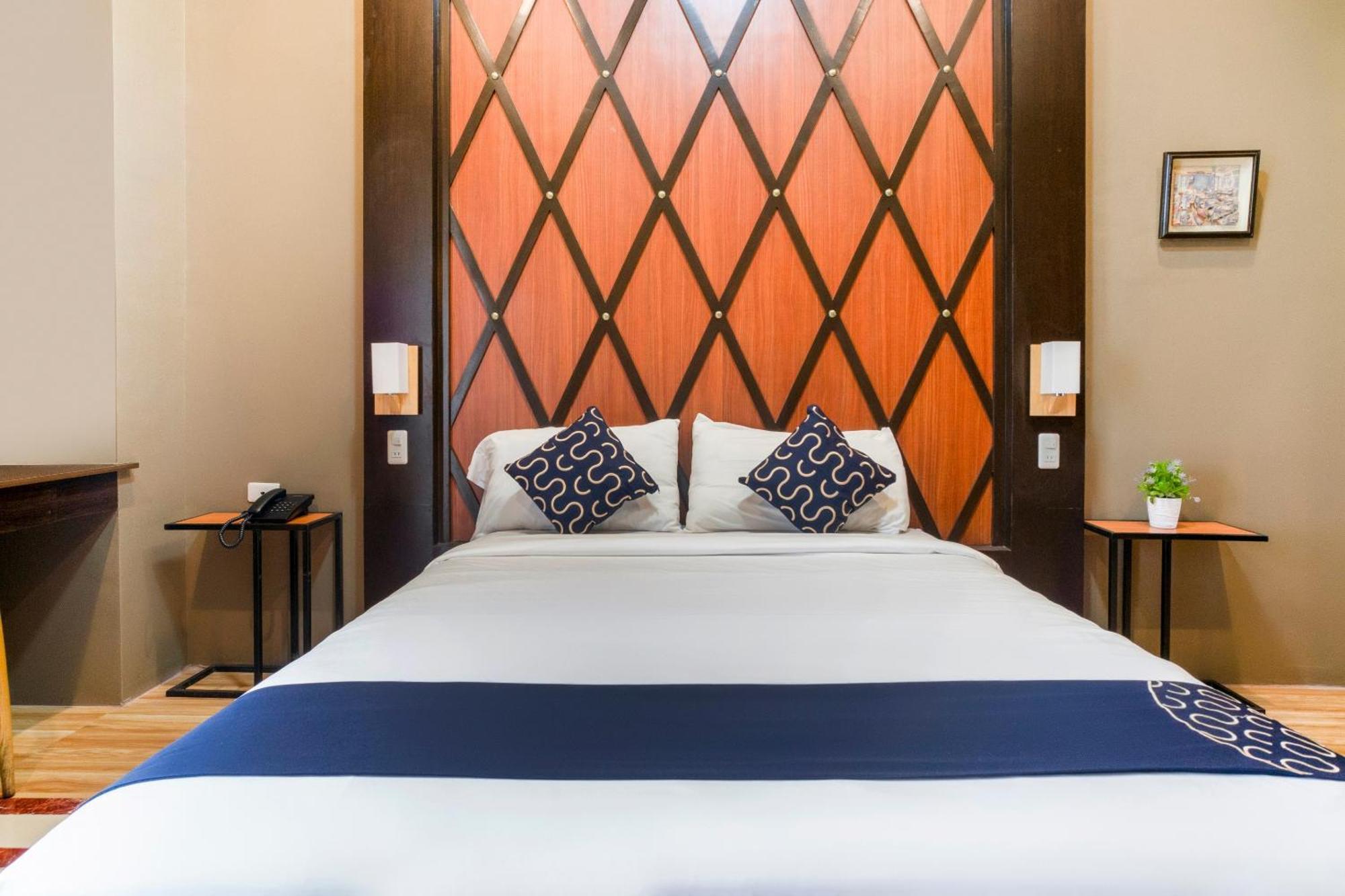Capital O 460 World Palace 3*