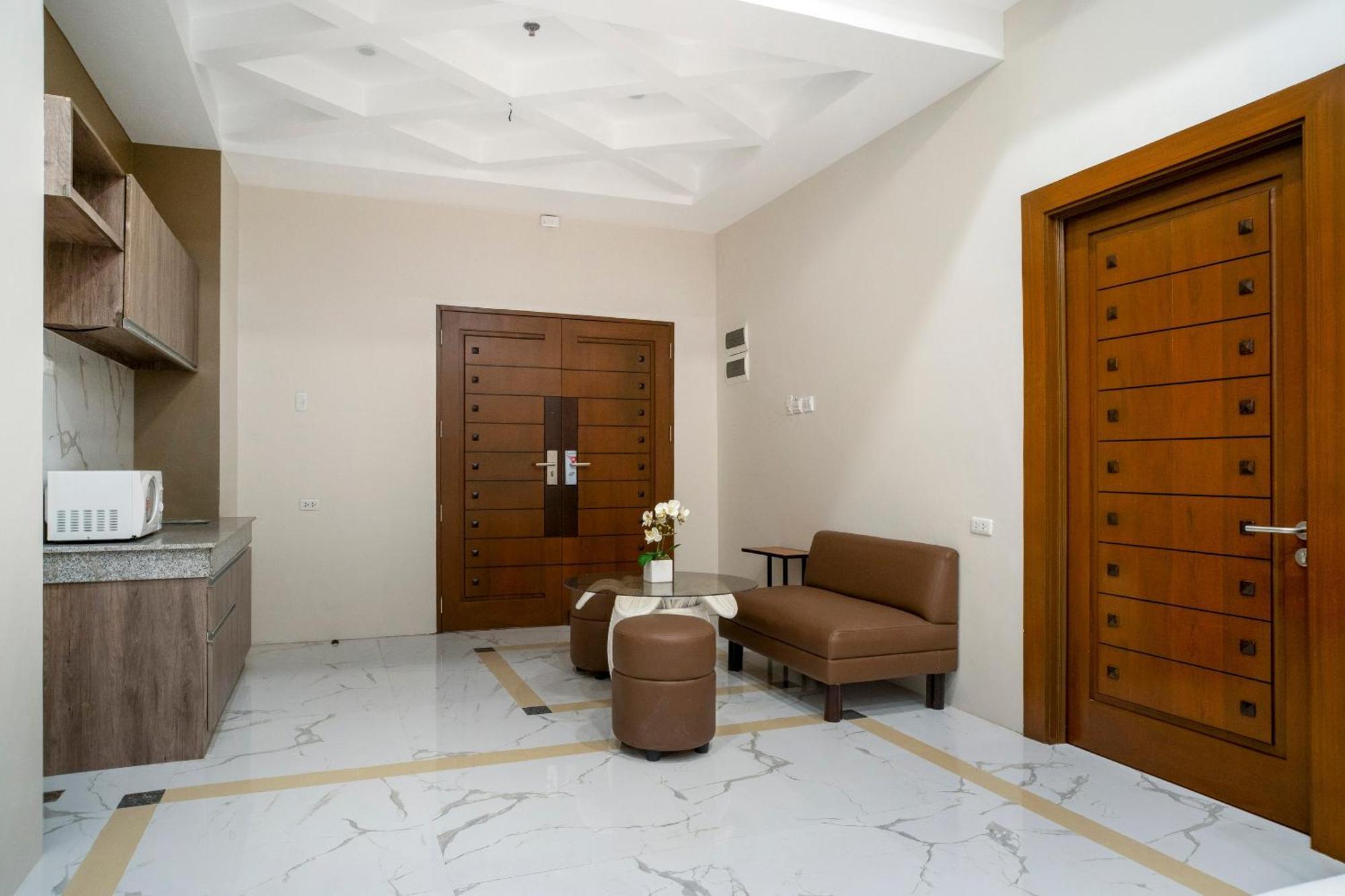 Hotel Capital O 460 World Palace 3*