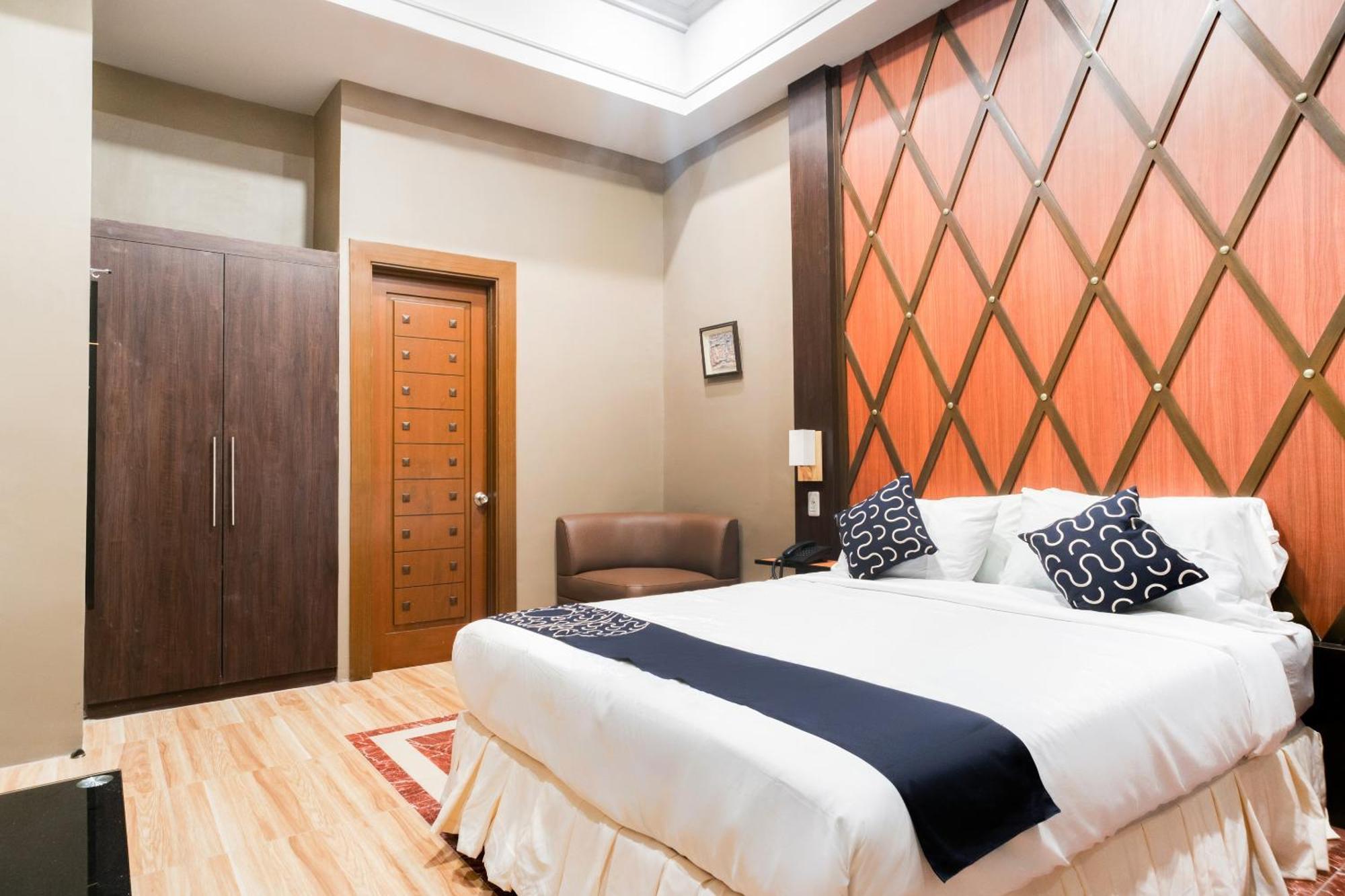 Hotel Capital O 460 World Palace