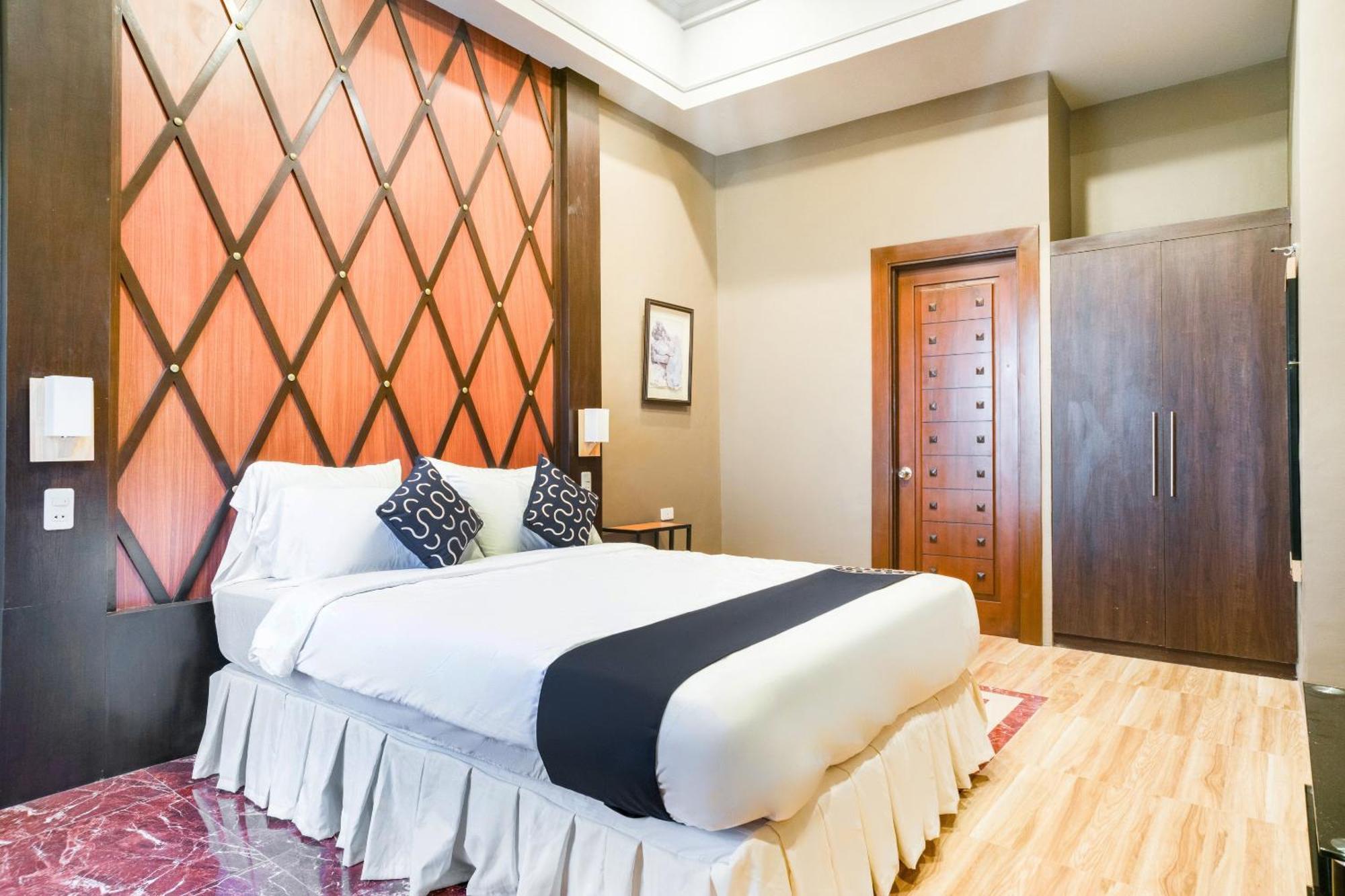 Capital O 460 World Palace 3*